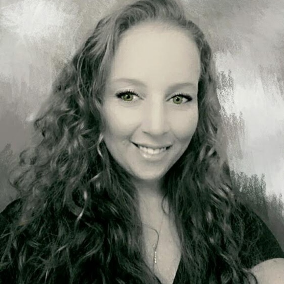 Meet your Posher, Heather - Picture 2 of 2